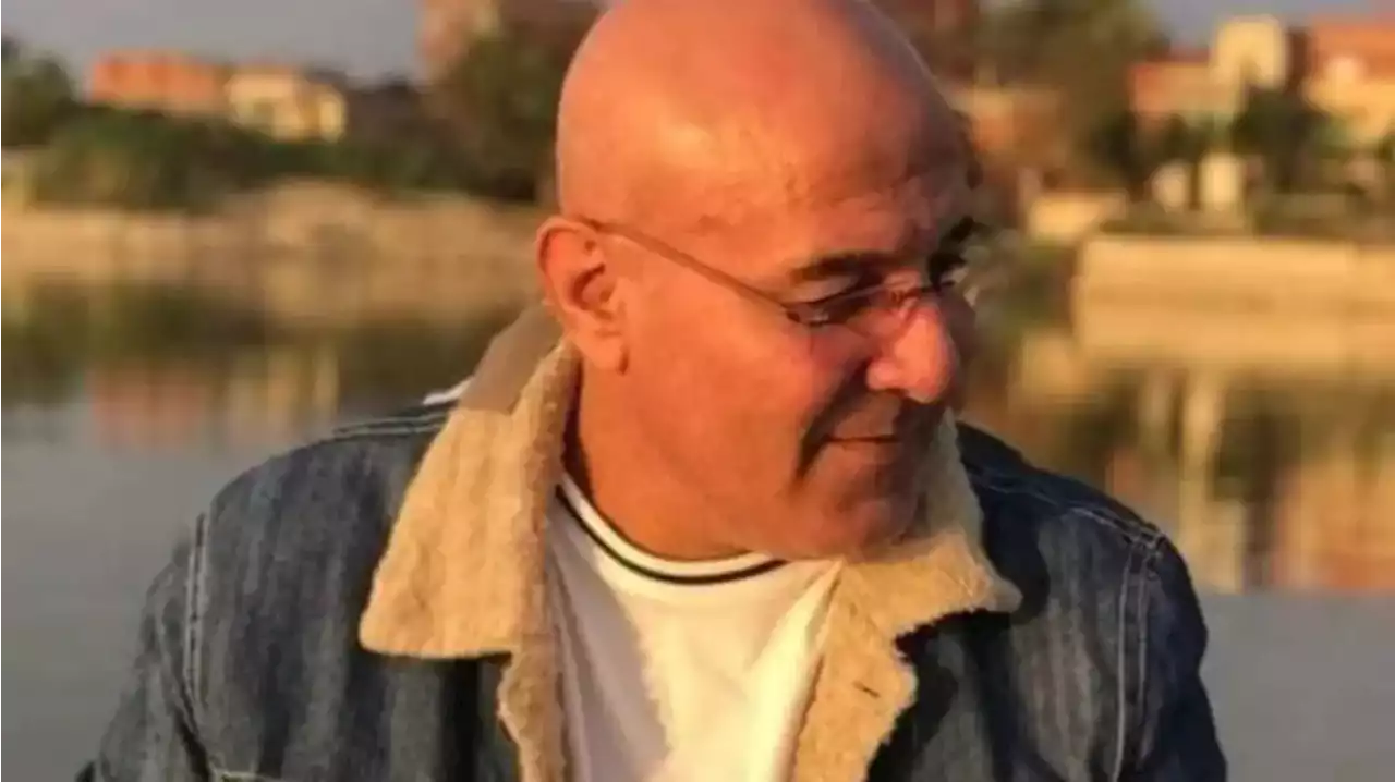 داخل مكتبه وفُصلت رأسه .. تفاصيل واقعة انتحار صحافي هزّت مصر