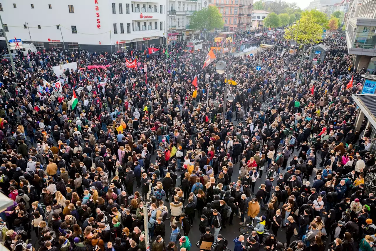 1. Mai in Berlin: Demonstranten laufen sich schon heute warm