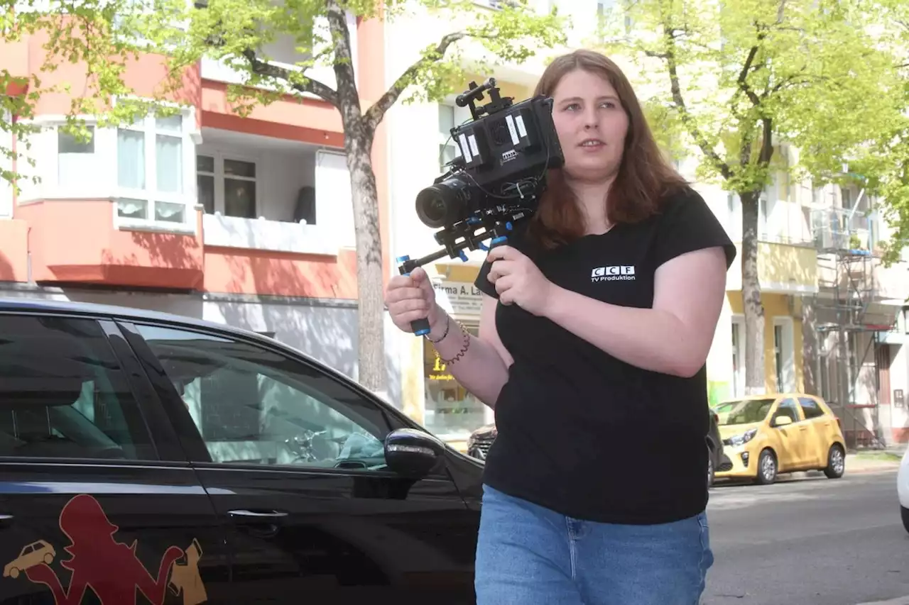 Ein Polizist schlägt eine Journalistin: Unfall oder gezielte Presseprügel?