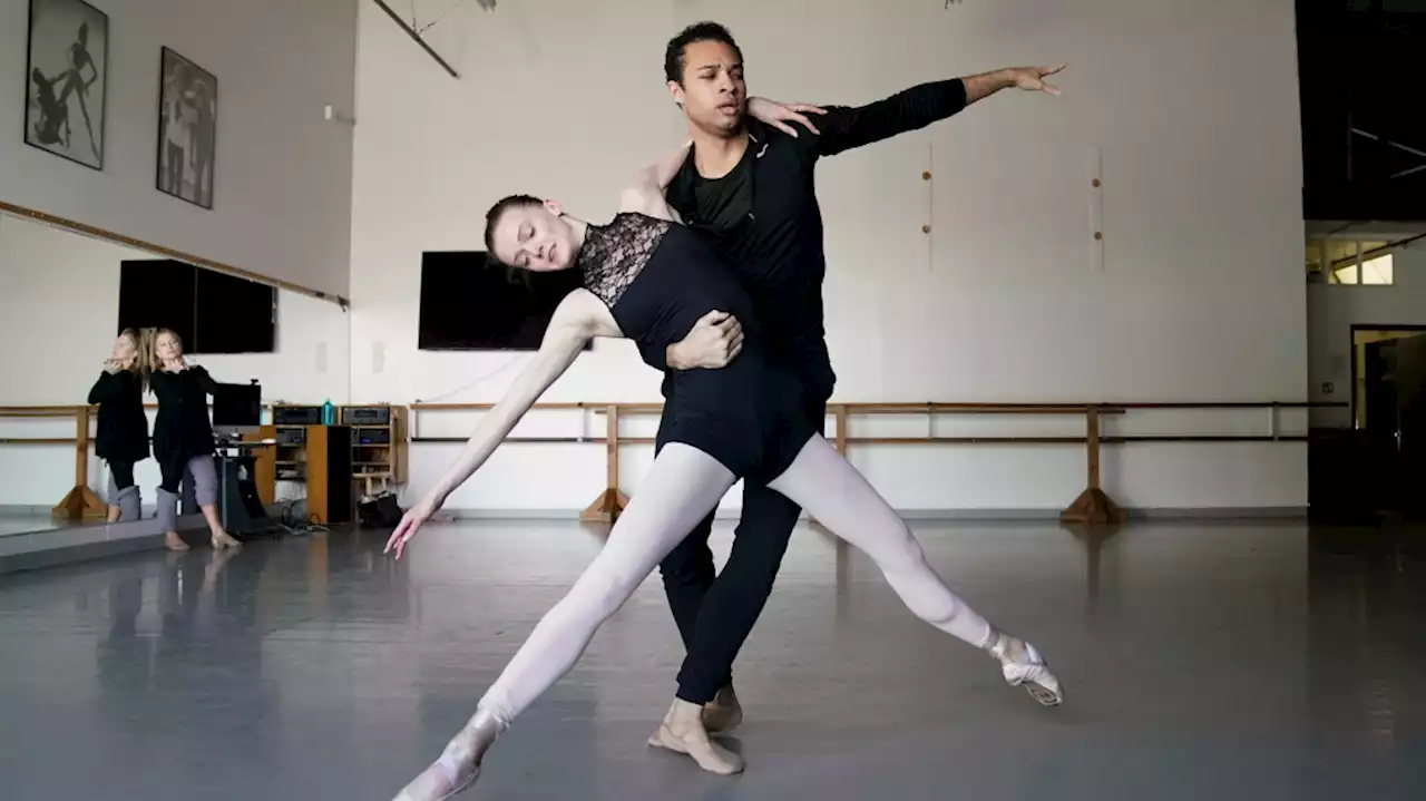 Foreign ballet dancers leave Russia over war with Ukraine