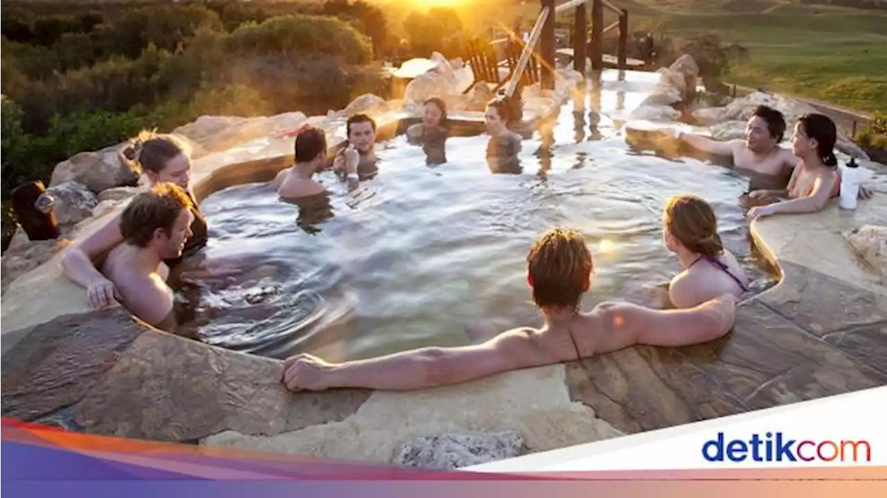 Saat Jerman Uji Coba Wanita Boleh Berenang Telanjang