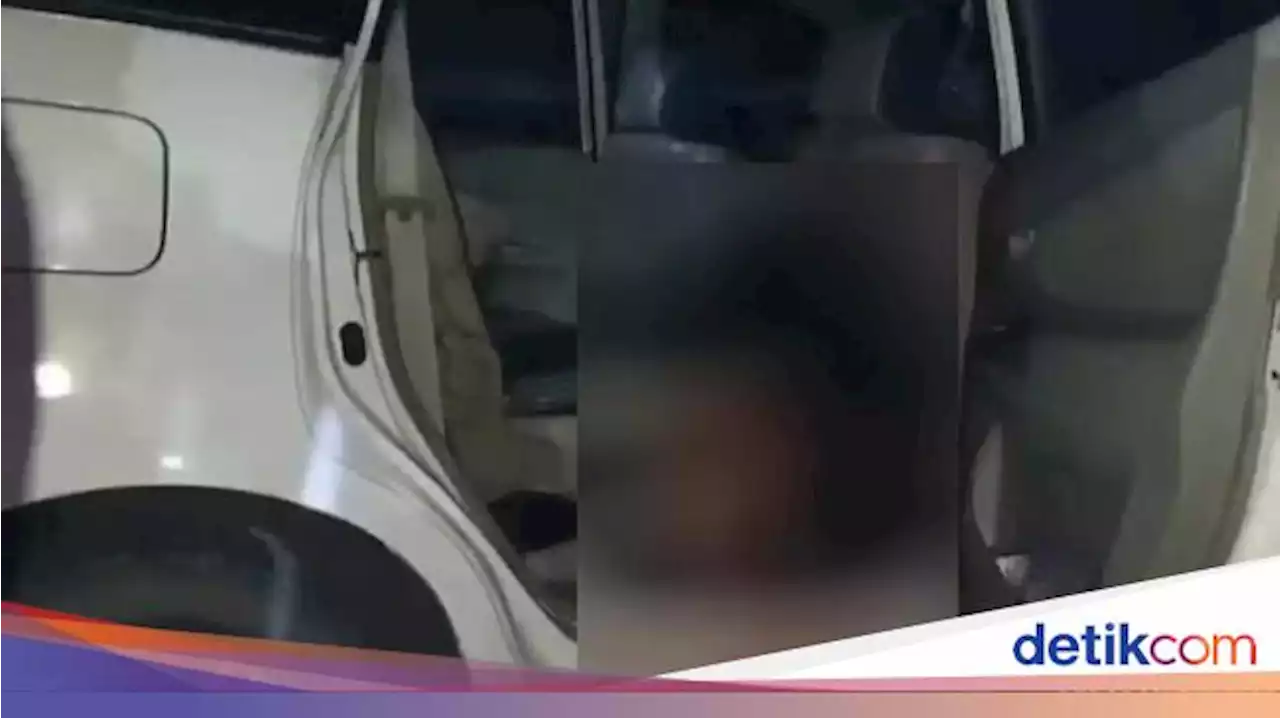 Sesosok Pria Tewas Bersimbah Darah Tertelungkup di Dalam Mobil Xenia