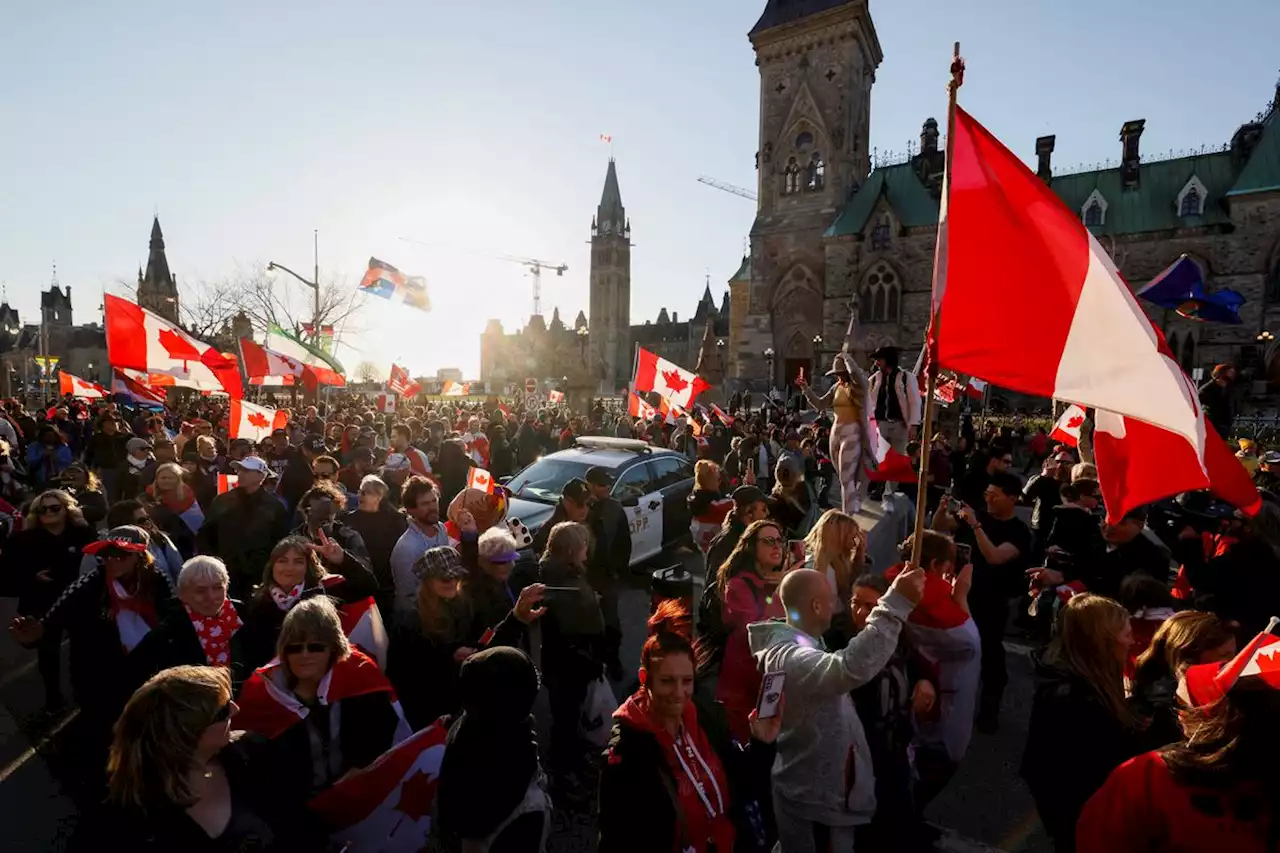 ‘Rolling Thunder’ protest live updates: Biker convoy moves through Ottawa amid heavy police presence