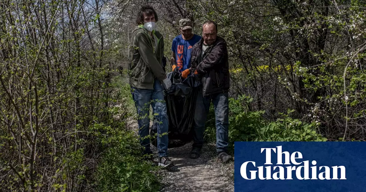 ‘Someone has to do it’: the volunteers exhuming Kyiv region’s dead