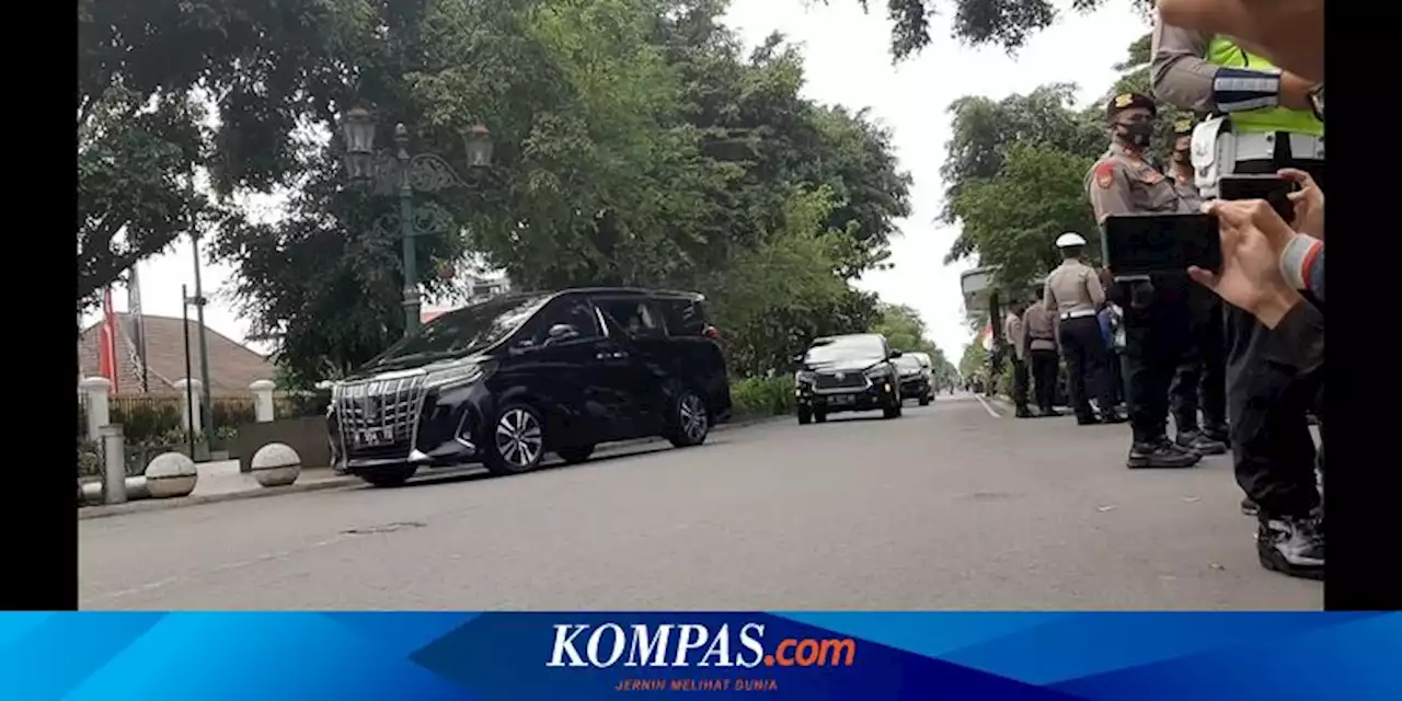 Gunakan Mobil Berpelat Umum, Presiden Joko Widodo Tiba di Gedung Agung Yogyakarta