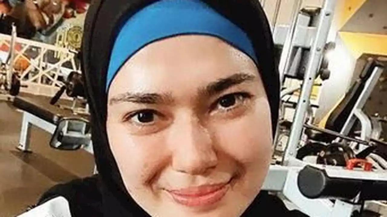 6 Potret Adem Catherine Wilson Berhijab di Mekkah dan Madinah: Panggil Aku Kembali Ya Allah