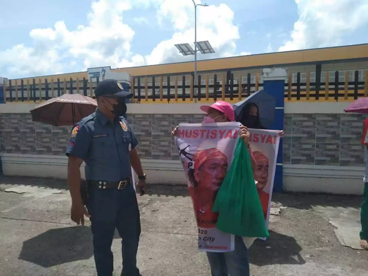 Cops disperse protesters seeking justice for slain activist in Iloilo