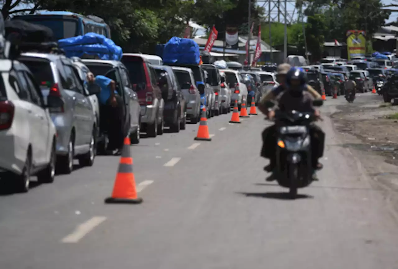 Bikin Macet, Polisi Usir Pemudik yang Beristirahat di Ruas Jalan Tol