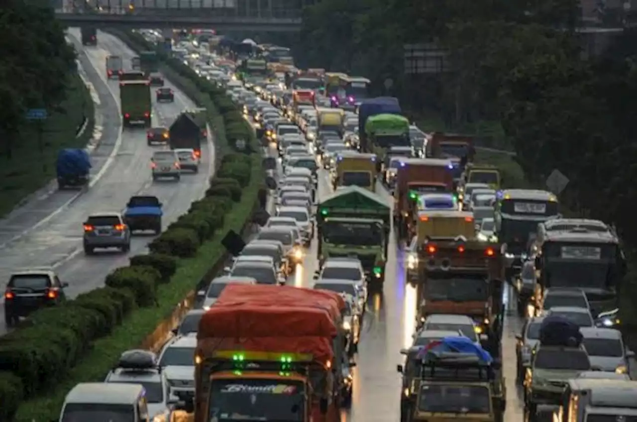 Contraflow Diberlakukan dari KM 47 Tol Japek Mulai Jam 22.00