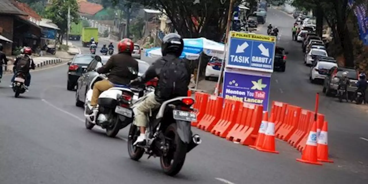 Berlakukan One Way di Jalur Mudik, Kapolda Jabar Minta Maaf kepada Pengendara | merdeka.com