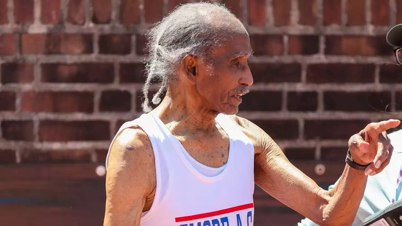 N.J. 100-year-old Lester Wright runs 100-meter dash at Penn Relays