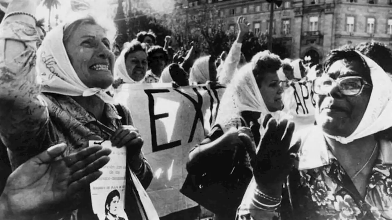 Cristina Kirchner sobre las Madres de Plaza de Mayo: 'ejemplo de valentía y coraje sin par' | A 45 años de la primera ronda