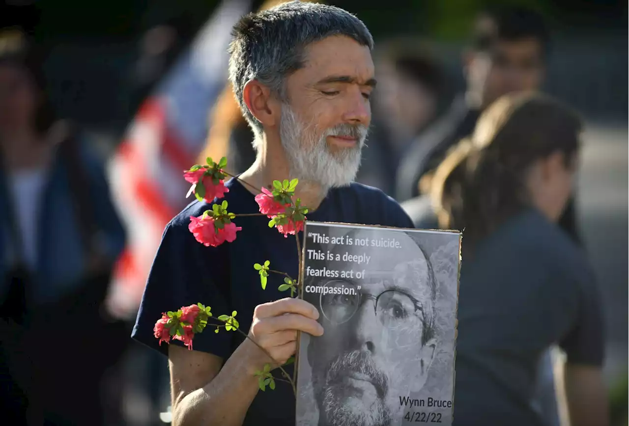 Vigil held for man who set himself on fire outside Supreme Court