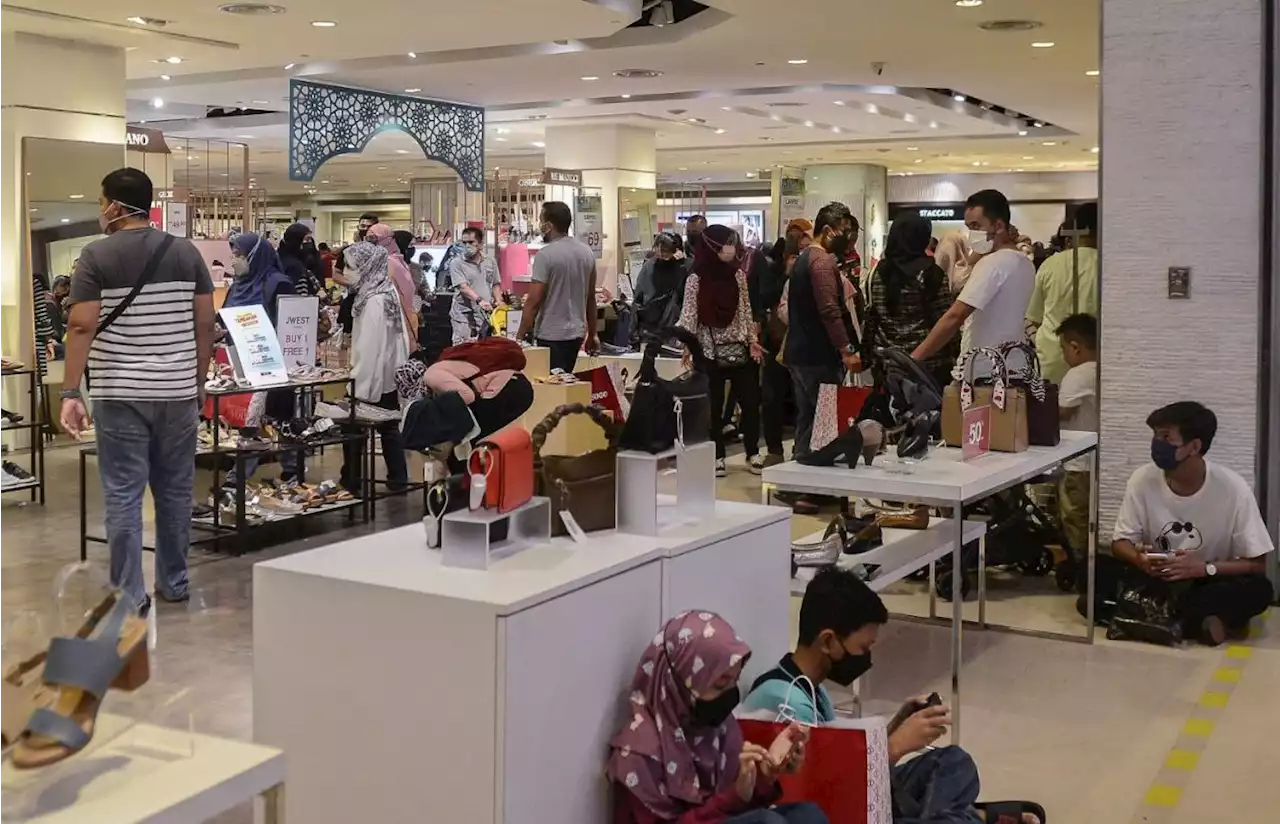 KL malls filled with last-minute Raya shoppers