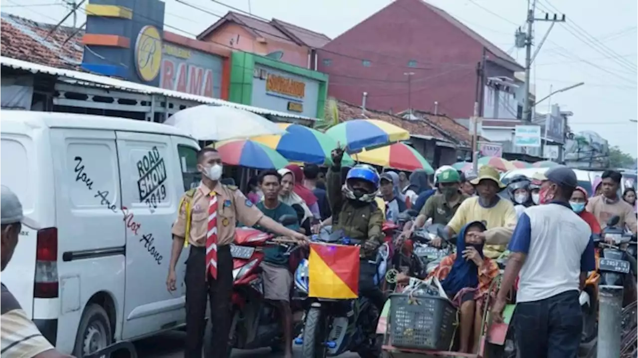 Niat Pilih Jalur Alternatif Agar Lancar, Pemudik di Brebes Malah Terjebak Macet Parah