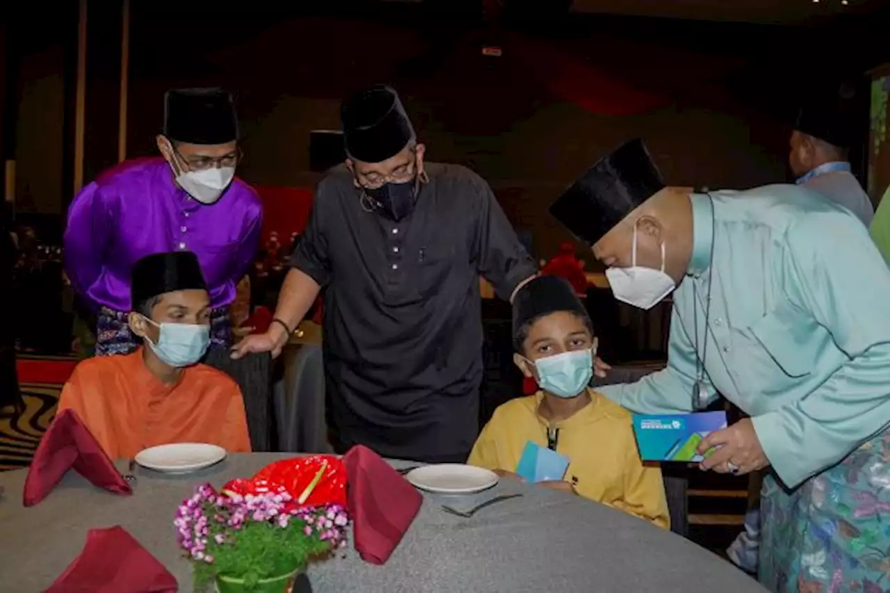 40 anak yatim, asnaf terima bantuan daripada Yayasan Bank Rakyat