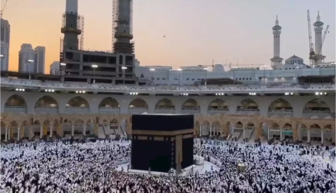 أجواء روحانية..لحظة إفطار الصائمين في المسجد الحرام