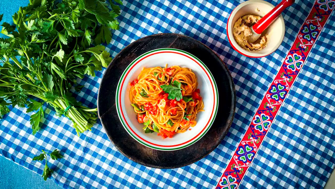 Heute gibt es Sophia Lorens Spaghetti mit Sardellenbutter