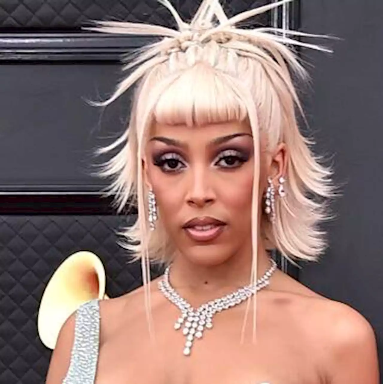 Check out these red carpet looks from the 2022 Grammys