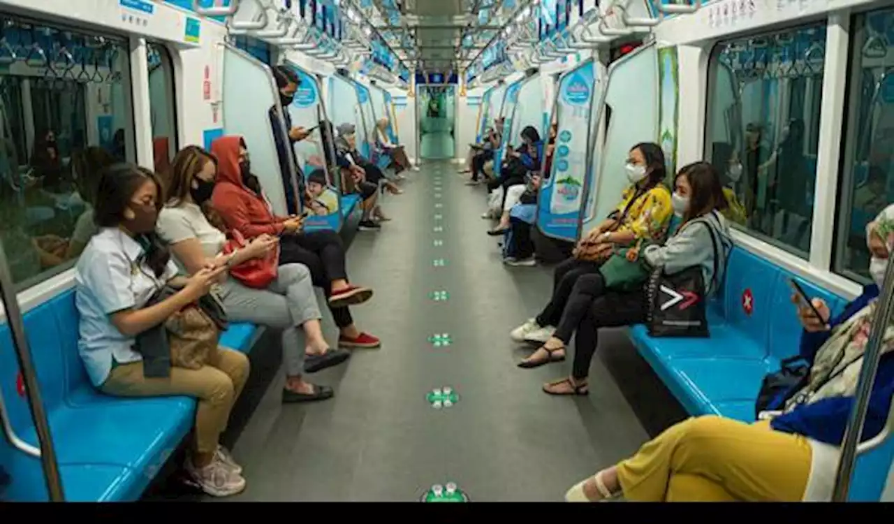 MRT Izinkan Penumpang Berbuka Puasa di Dalam Kereta, Begini Aturannya