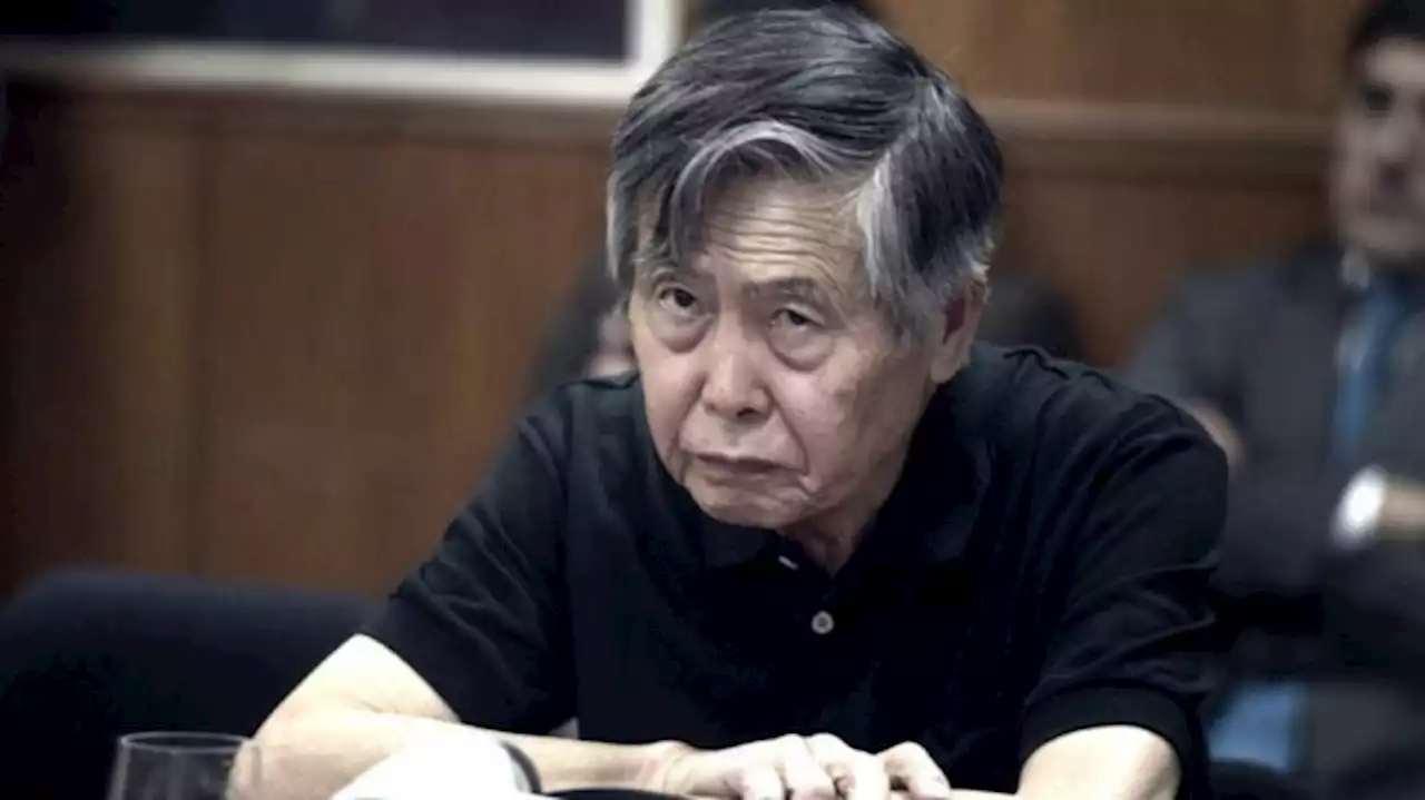 Fujimori espera en la puerta de la cárcel en el aniversario 30 de su golpe de Estado