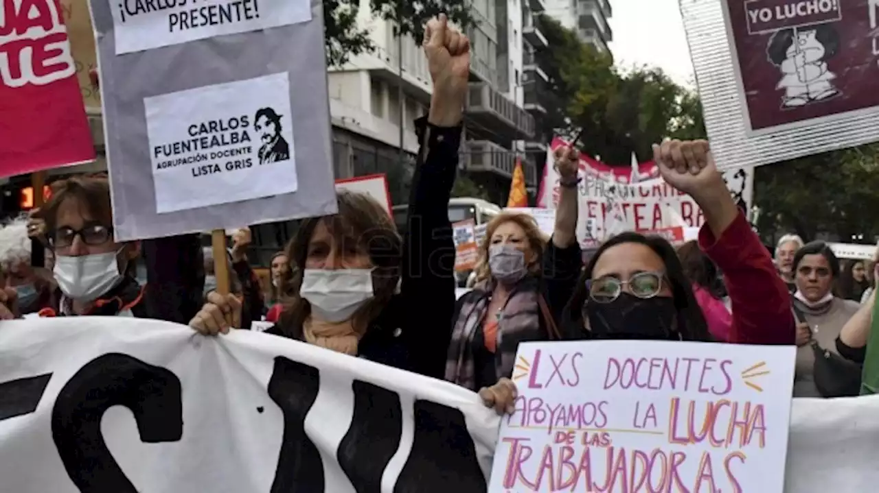 Miles de docentes se movilizaron en Neuquén para homenajear a Carlos Fuentealba