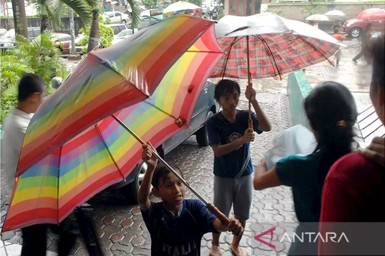 BMKG minta waspadai potensi hujan kilat dan angin di Jaksel dan Jaktim