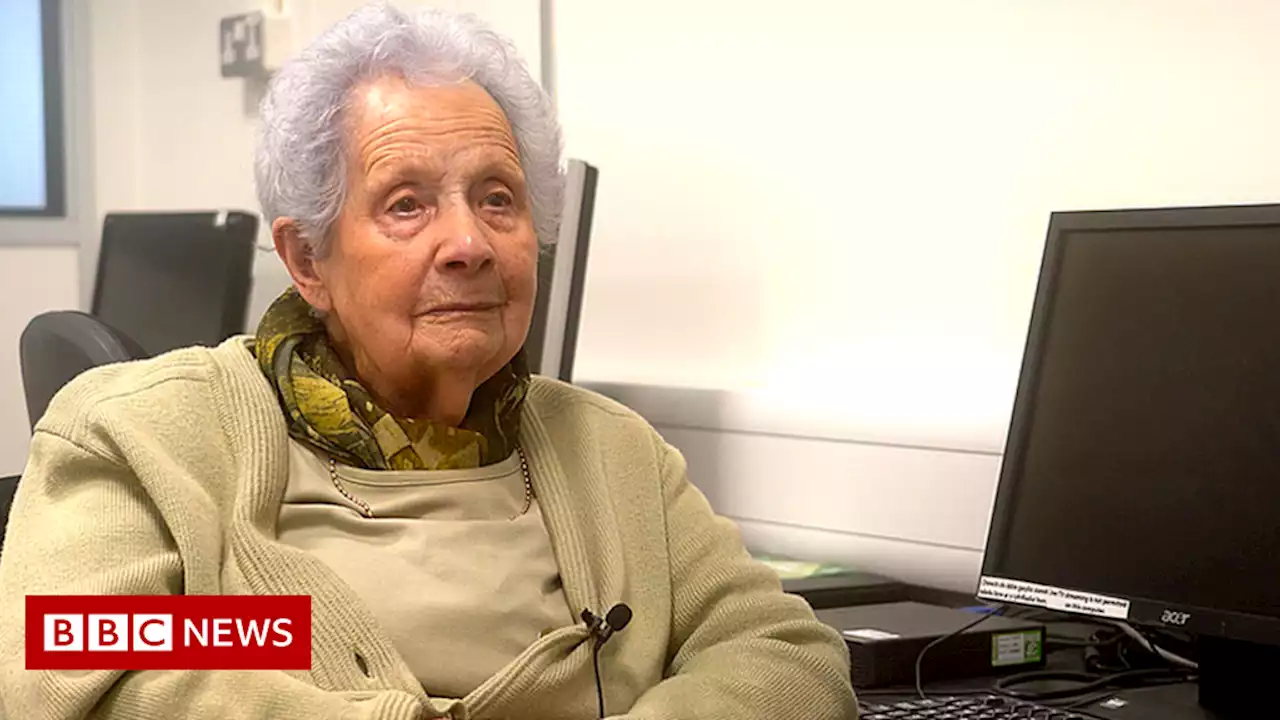 100-year-old takes computer classes at local library