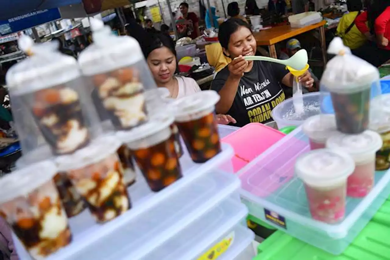 Jenis Makanan Takjil Favorit untuk Buka Puasa Menurut Survei | Traveling - Bisnis.com