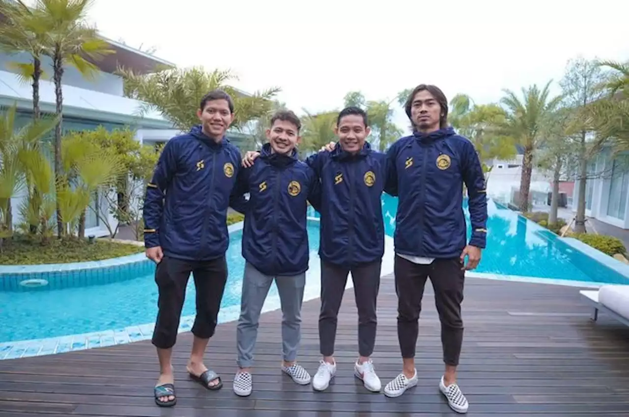 BREAKING NEWS - Arema FC Resmi Rekrut 4 Pemain, Evan Dimas, Adam Alis, hingga Eks Persib Bandung - Bolasport.com