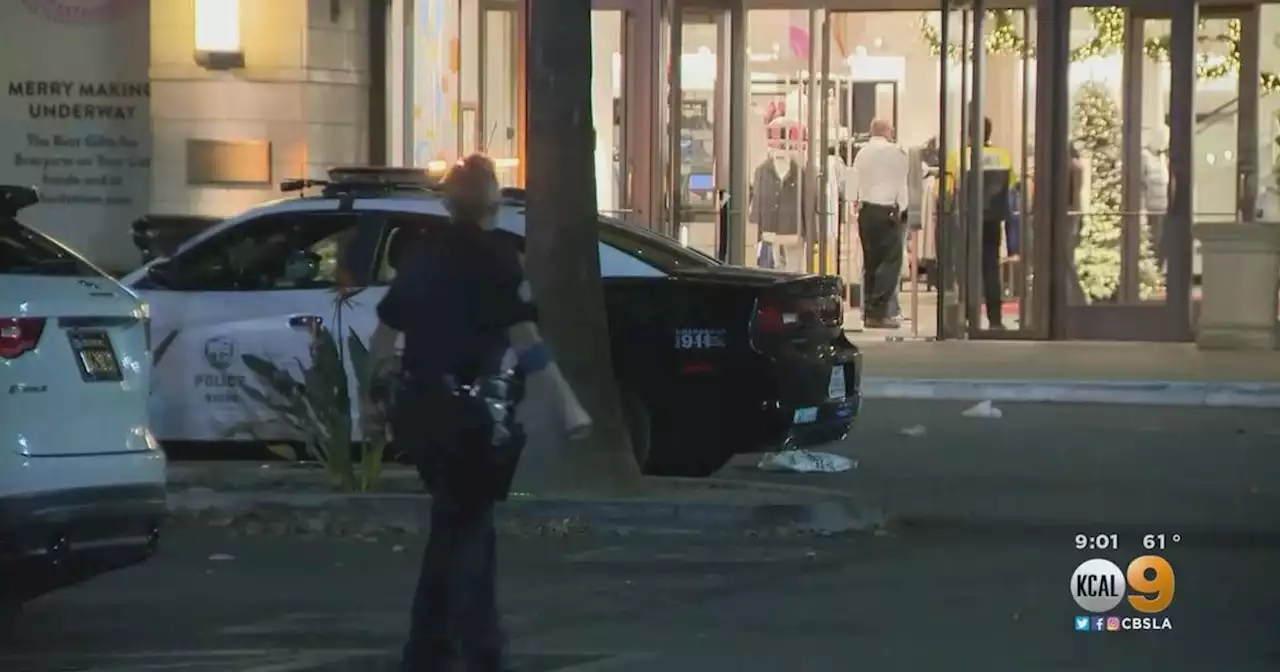 Five teenage boys attacked in a bathroom at Canoga Park mall