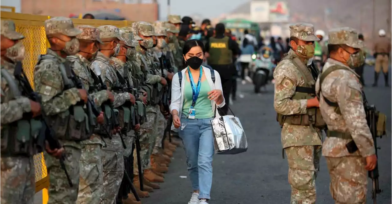 Levantan toque de queda en Perú antes de lo previsto