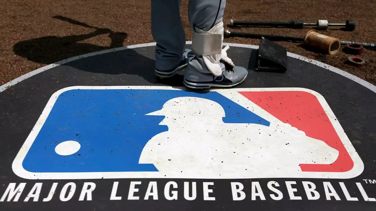 Sources: MLB to allow anti-sign-stealing device