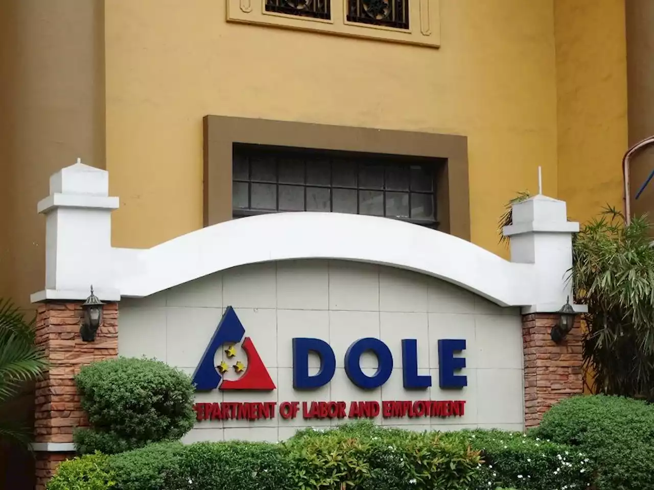 DOLE reminds employers of pay rules for April 9 and Holy Week holidays