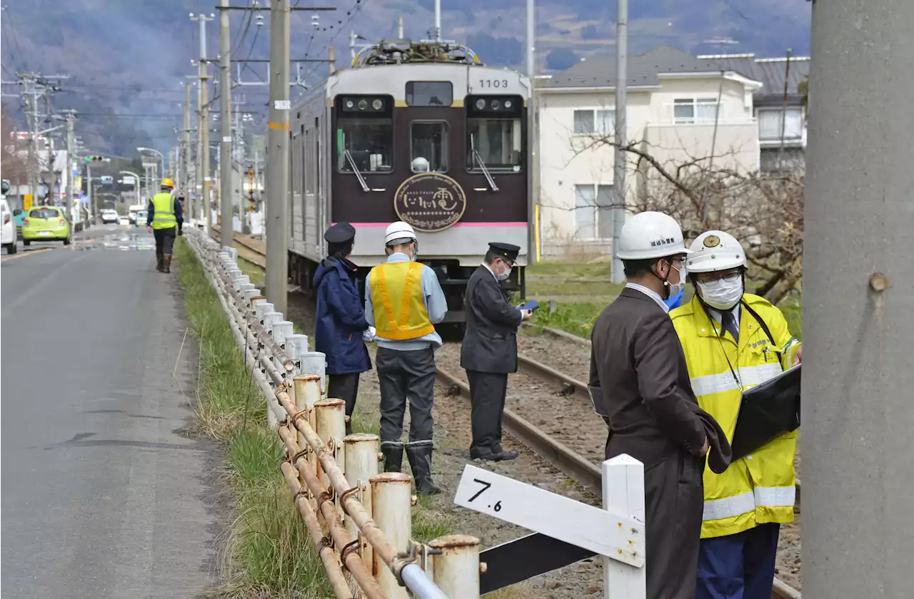 福島の踏切で車衝突、女性死亡 飯坂線、1人意識不明 - トピックス｜Infoseekニュース