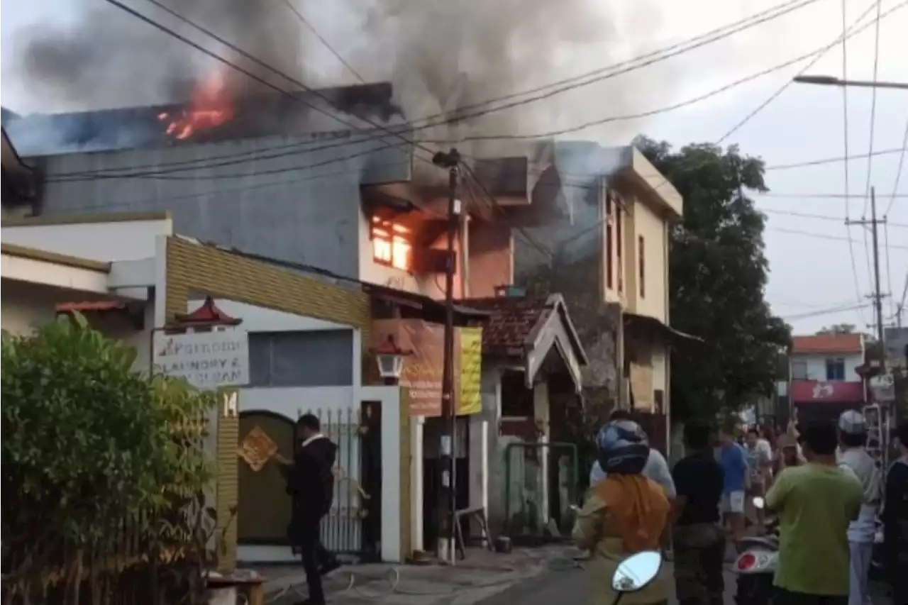 Anak Pemilik Rumah di Siwalankerto Mendadak Panik, Api Tiba-tiba Membesar, Tolong!