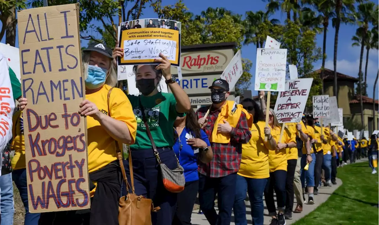 Ralphs, Albertsons workers reach tentative contract, likely avoiding strike