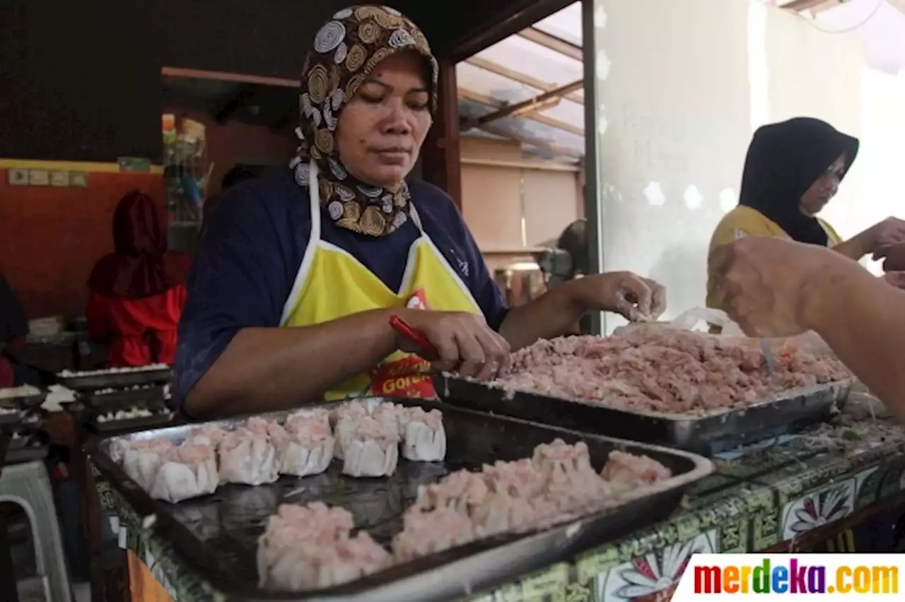 Foto : Berkah Penjualan Dim Sum Meningkat Dua Kali Lipat di Bulan Ramadan | merdeka.com