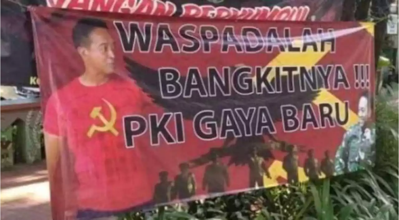 Satpol PP dan Koramil Copot Spanduk Jenderal Andika Pakai Baju Editan Logo Palu Arit |Republika Online