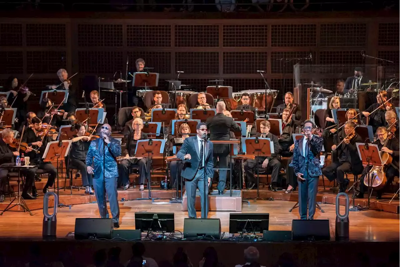 Fans rush stage of Boyz II Men and SF Symphony show