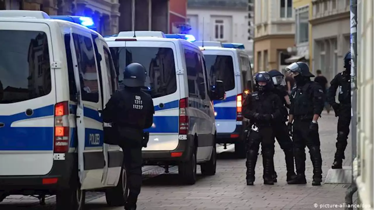 قيمة الأضرار 549 ألف دولار.. الغيرة تدفع رجلا إلى خدش 260 سيارة في مدينة ألمانية - بوابة الشروق