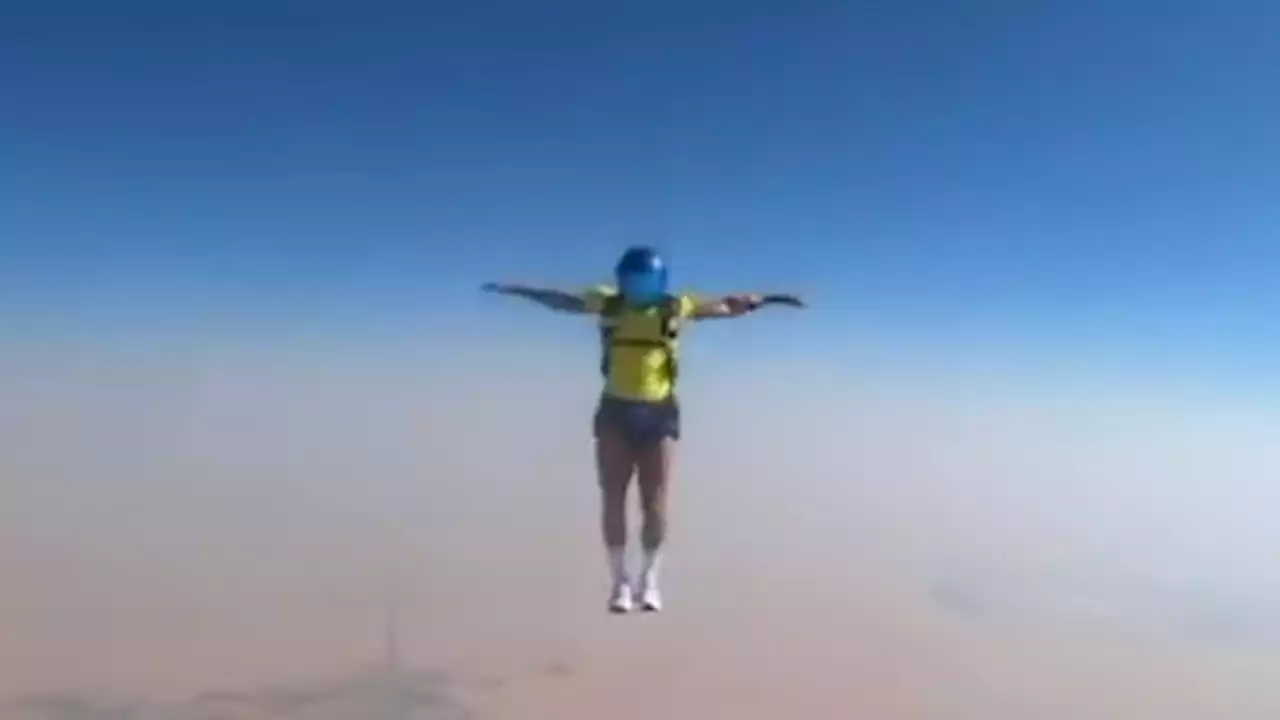 Lewis Hamilton Goes Skydiving In Dubai, Incredible Video