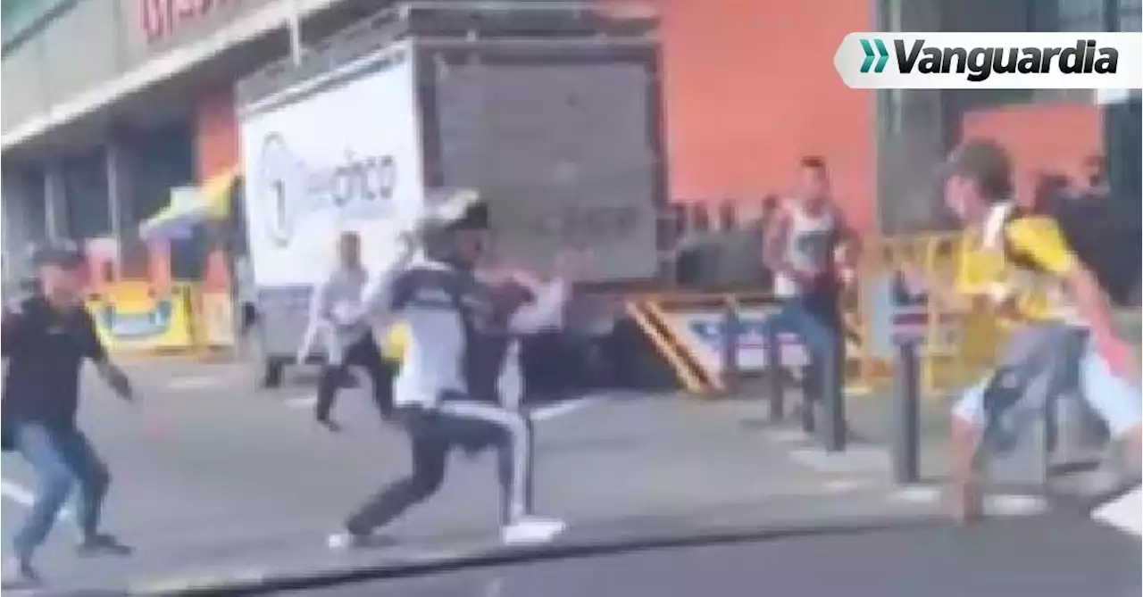 Video: Un herido y 17 capturados dejó enfrentamiento de &#039;hinchas&#039; del Bucaramanga y Once Caldas