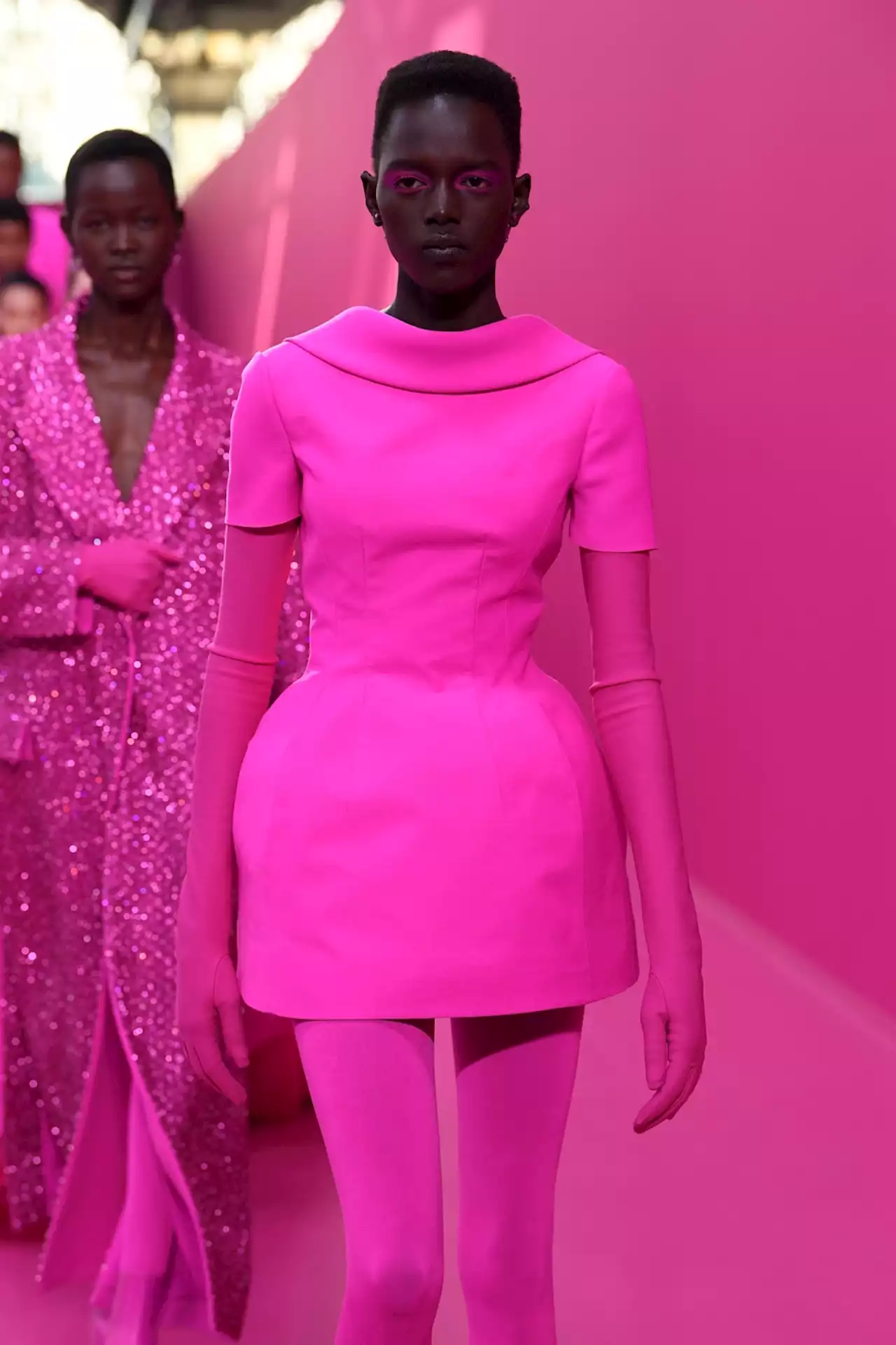 Fall 2022 Trend: Bright Monochromatic Dressing