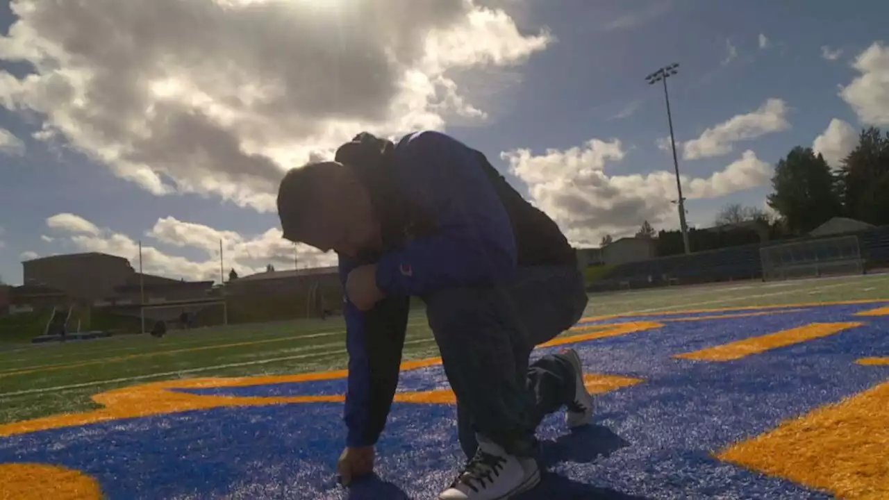 Public school coach asks Supreme Court to OK post-game prayers