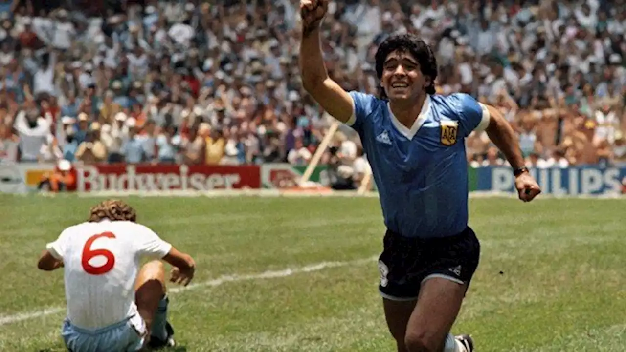 Subastan la camiseta con la que Diego le hizo el gol a los ingleses: la historia del rival que se quedó con la 10 de Maradona