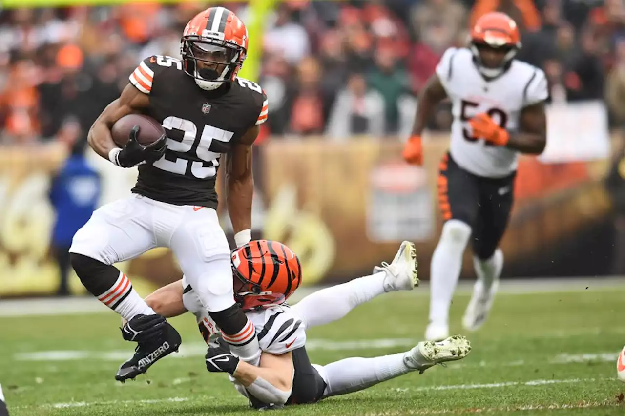 Cleveland Browns’ Demetric Felton visits troops and families at Alaska military bases on USO tour