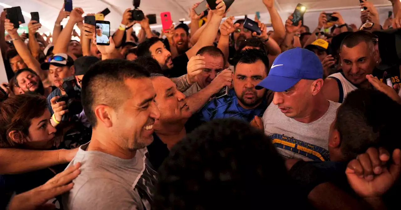 Riquelme, el único héroe y su rol en este lío