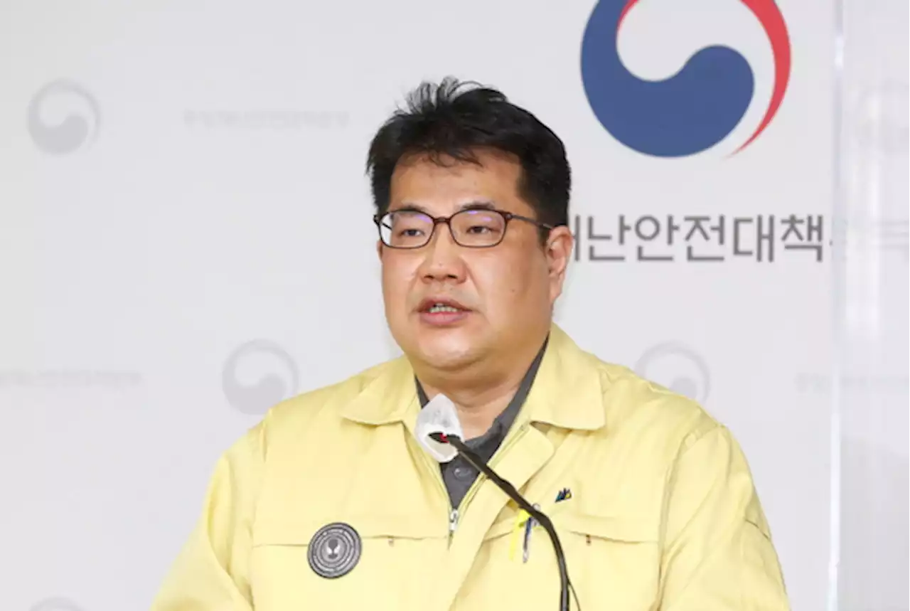 정부 '거리두기 해제 필요 시점'…확진자 직접 약국서 약 받을 수 있다