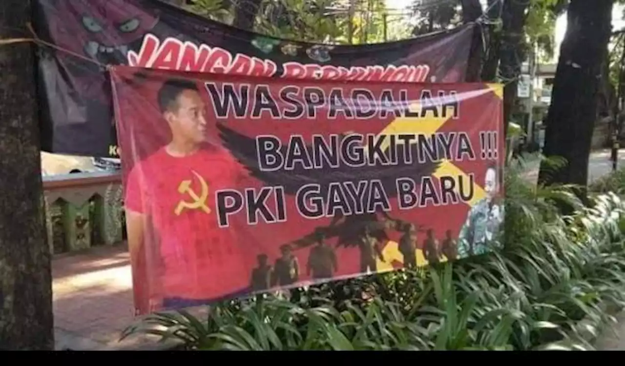 Muncul Spanduk Panglima TNI Jenderal Andika Perkasa Berkaus Palu Arit, Anggota DPR: Harus Diusut!